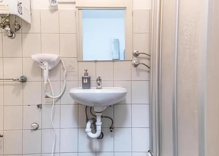Апартаменти Comfy 2br For Up To 6p, Near Wiener Stadthalle